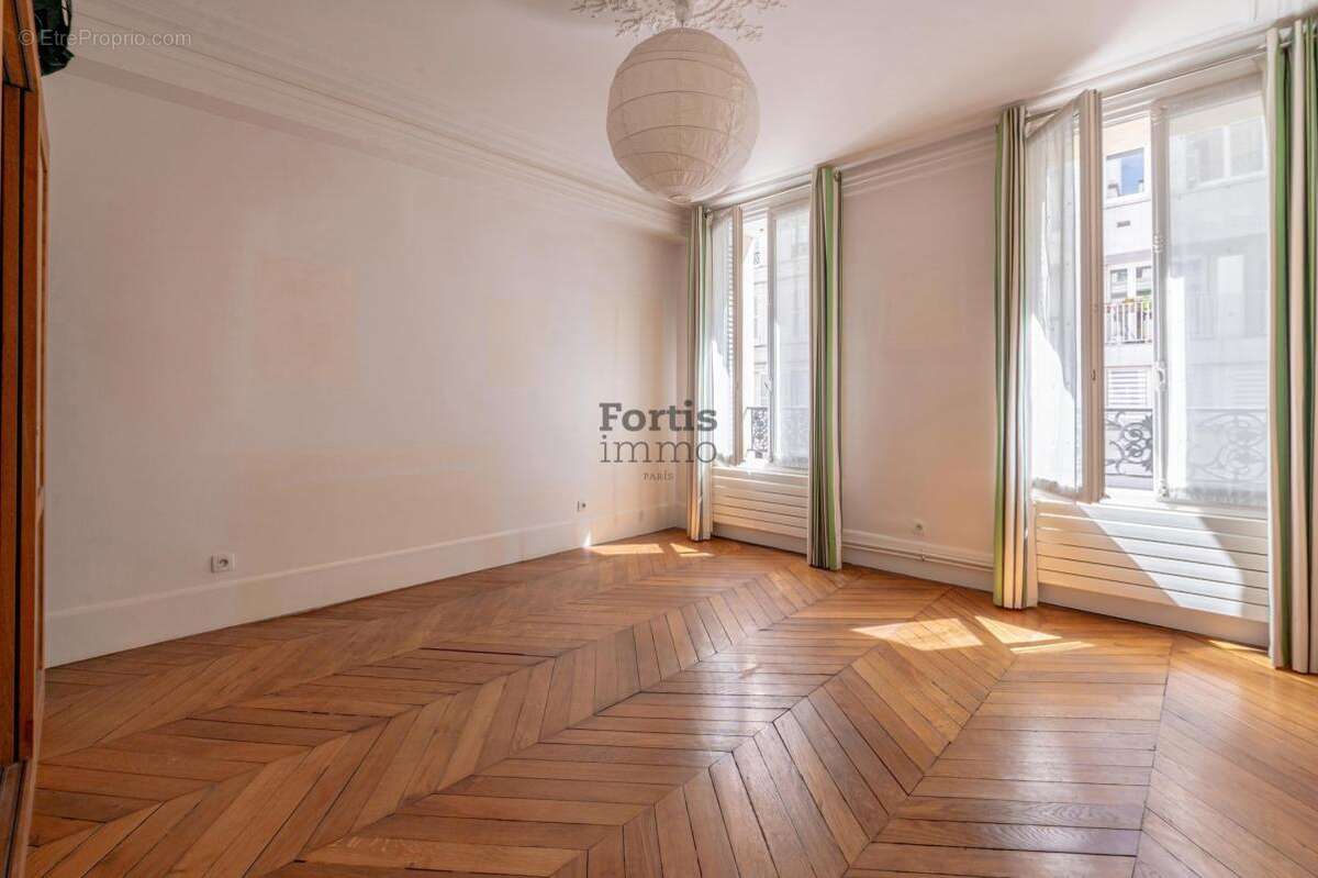 Appartement à PARIS-14E