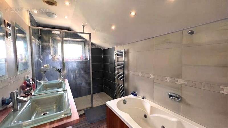 PLONÉIS (29) – Maison à vendre Type 6 de 115 m² habitable et 189 m² utile – Terrain de 1 320 m² – Double garage – Piscine - photo 20
