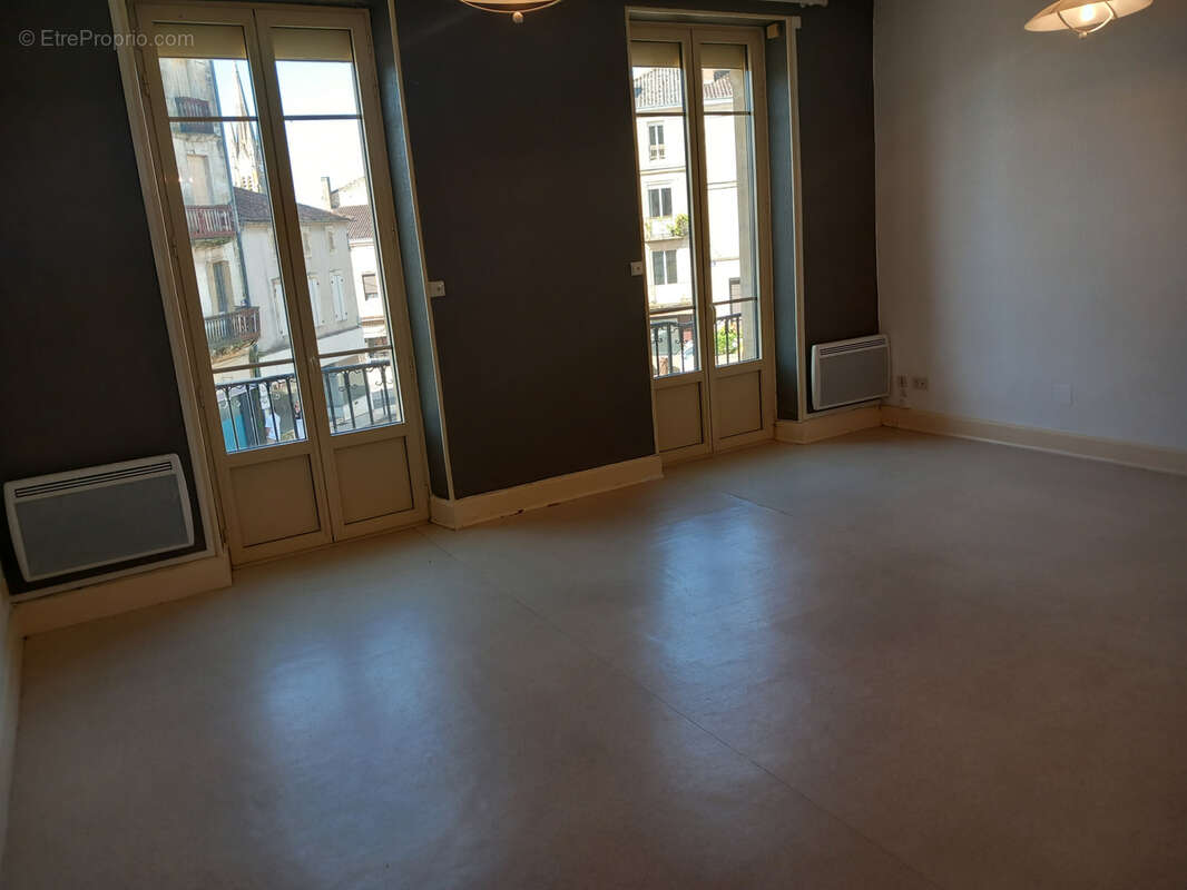 Appartement à FUMEL