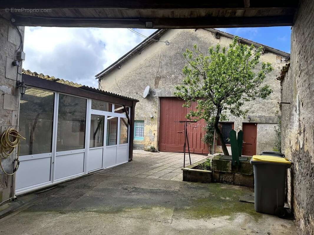 Maison à SAINT-MAURICE-LA-CLOUERE