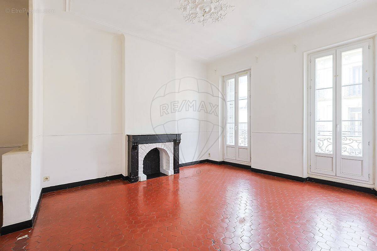 Appartement à MARSEILLE-4E