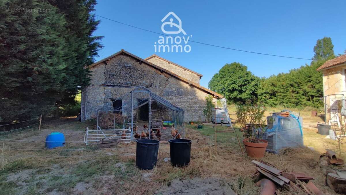Corps de ferme - Maison, granges, terrasses et jardin - photo 3