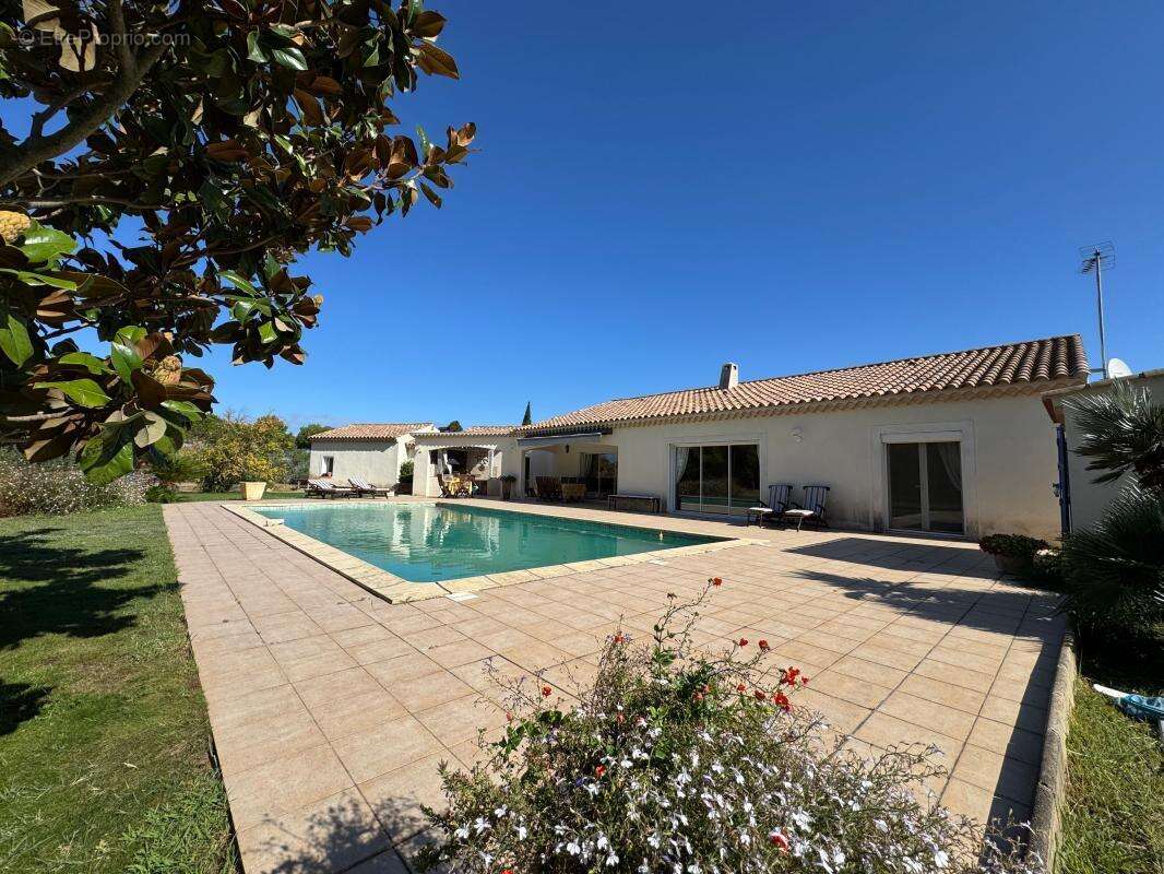 Propriété 179m² avec piscine - 23000m² de terrain - photo 12