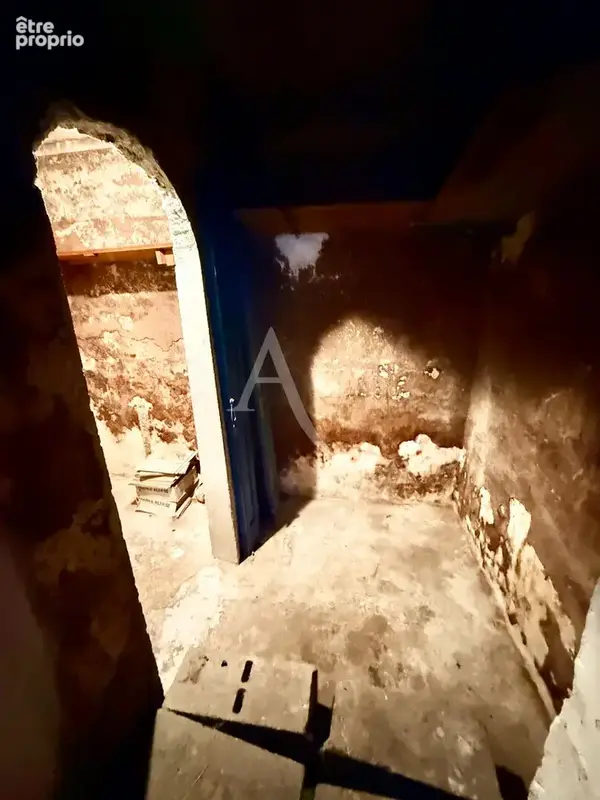 THUIR : Centre ville - maison de village, de 50 m² en R +2. - photo 12