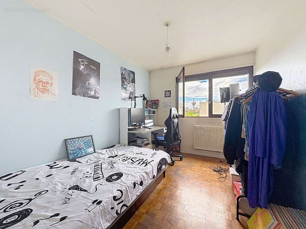 Appartement 4 pièce(s) 73 m2 avec deux balcons au pied du métro L.11 Carnot - photo 13