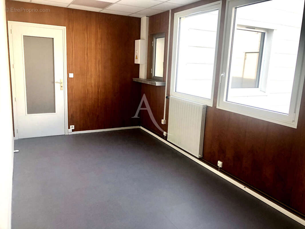 Commerce à MONTAIGU