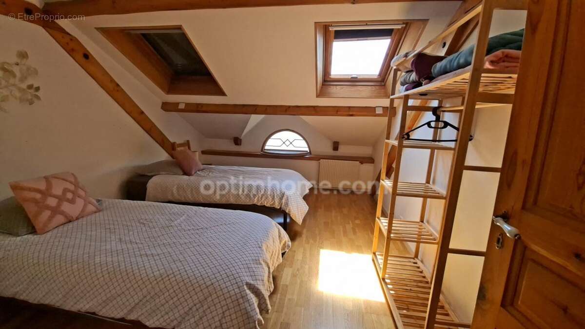A vendre à Digne-les-Bains – Demeure de caractère des années 30 – 240 m² – 2 logements – Piscine – Garage - photo 9
