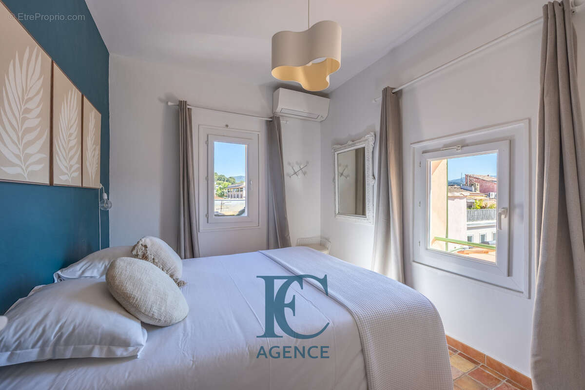 Appartement T3 au centre-ville avec terrasse et garage, aperçu mer - photo 5