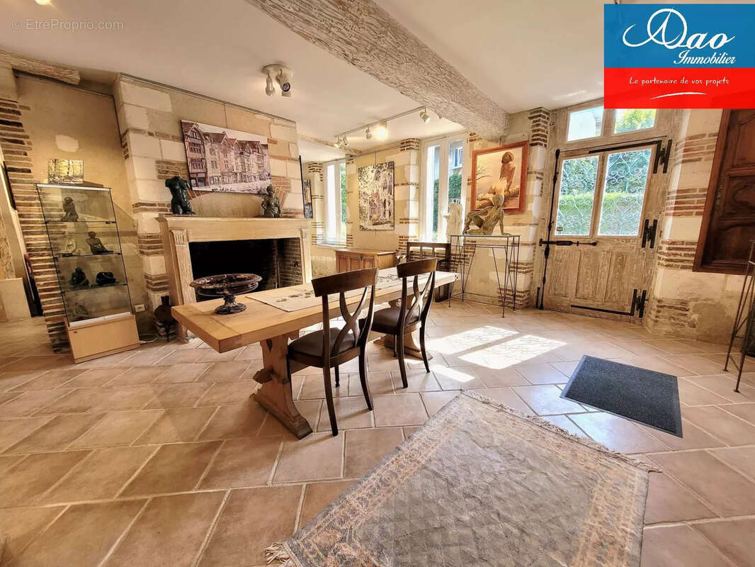 Maison à LA CHAPELLE-SAINT-LUC