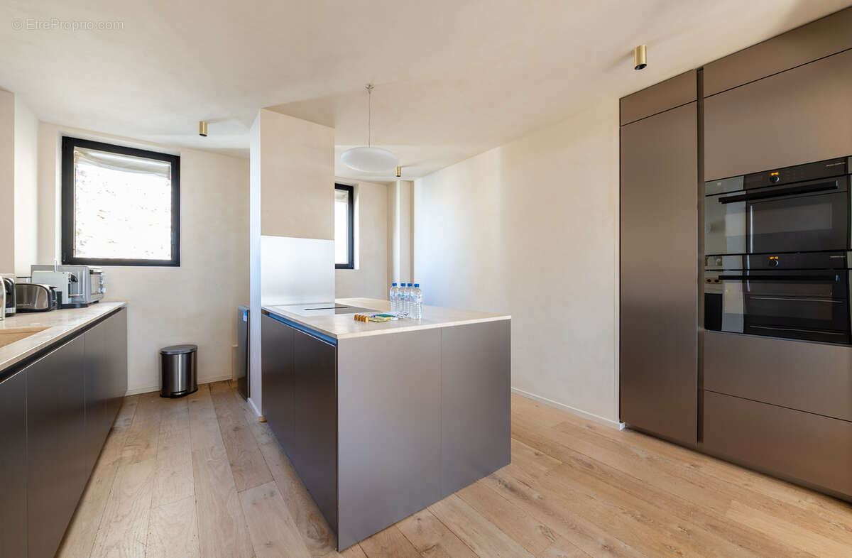 Appartement à PARIS-8E