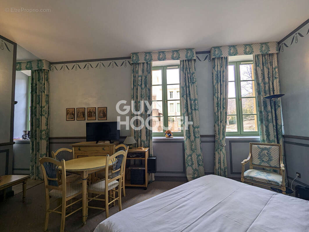 Appartement à MONTBRUN-LES-BAINS