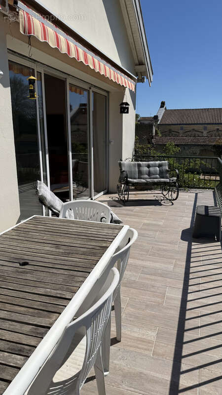 Maison à SAINT-JEAN-D'ANGELY