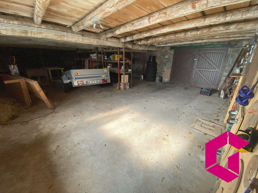 Maison à SAINT-JUST-MALMONT