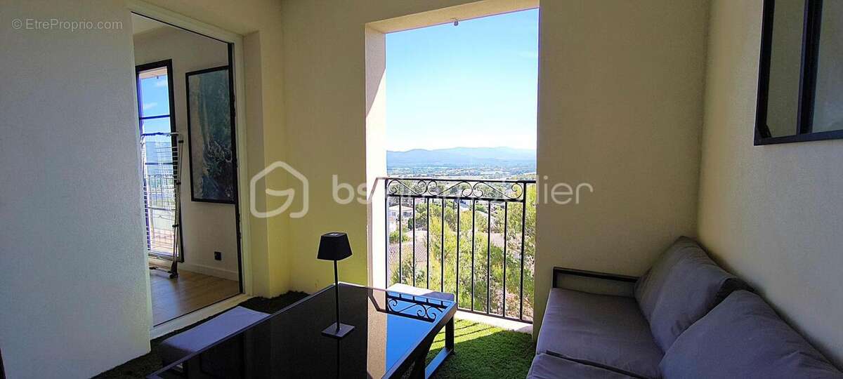 Magnifique appartement T3 ,de 51 m2 habitable ,situé sur le Golf et domaine de Pont-Royal , avec une place de parking privée , u - photo 4