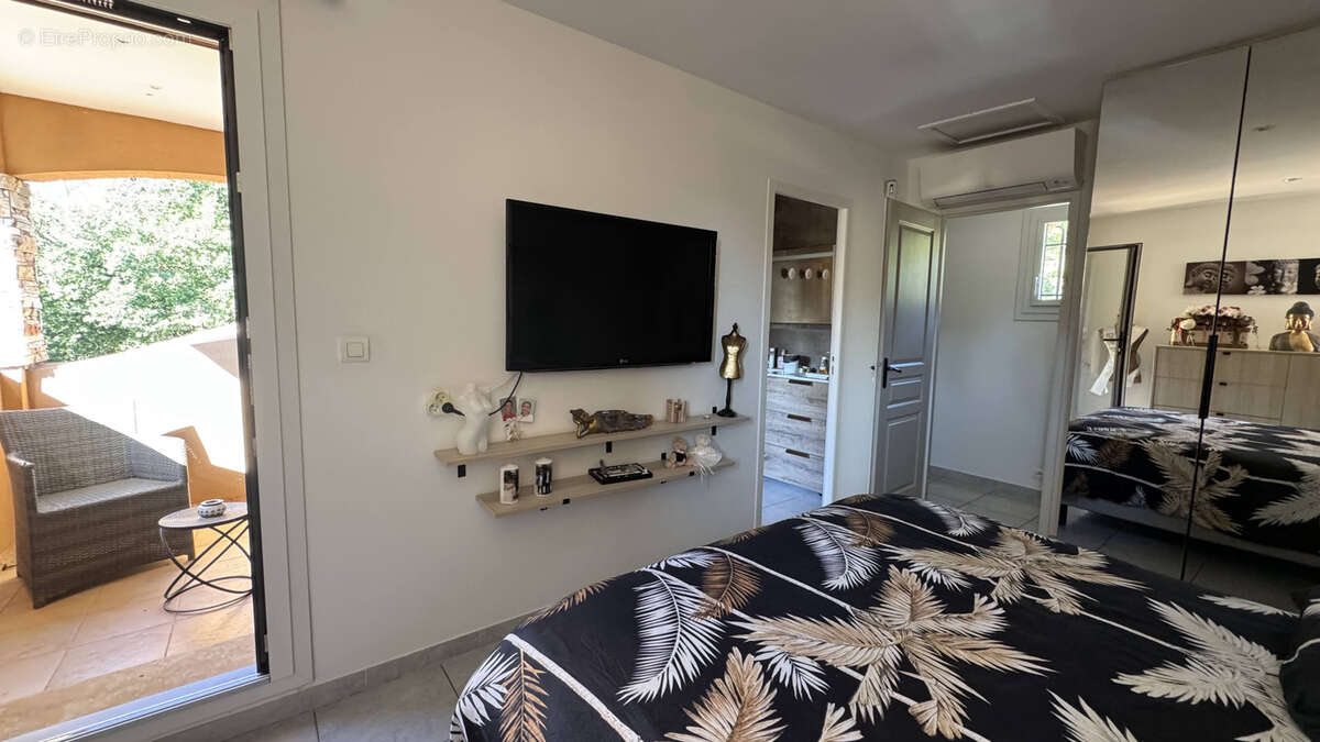 Maison à CHATEAUNEUF-LE-ROUGE