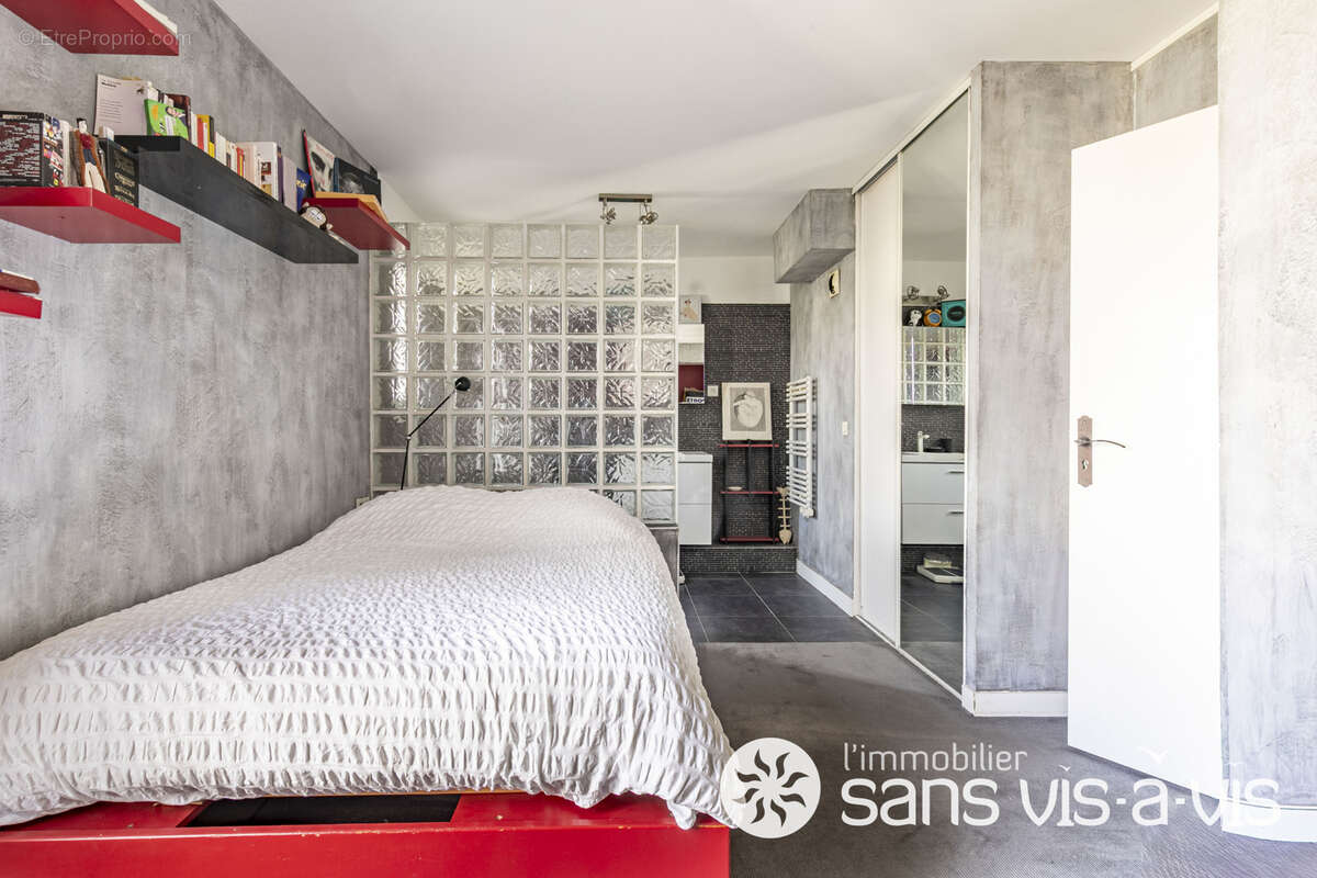 Appartement à COURBEVOIE