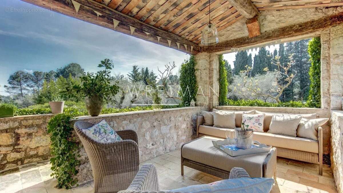 Maison à ROQUEFORT-LES-PINS