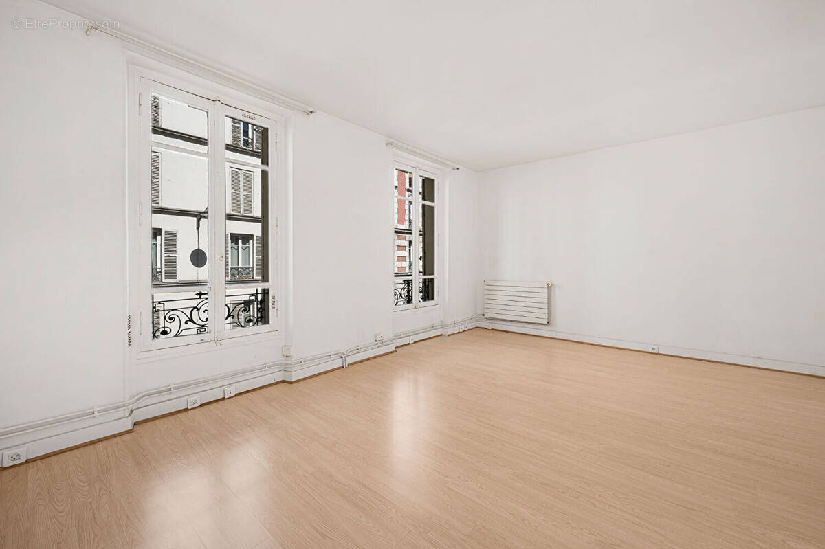 Appartement à PARIS-14E