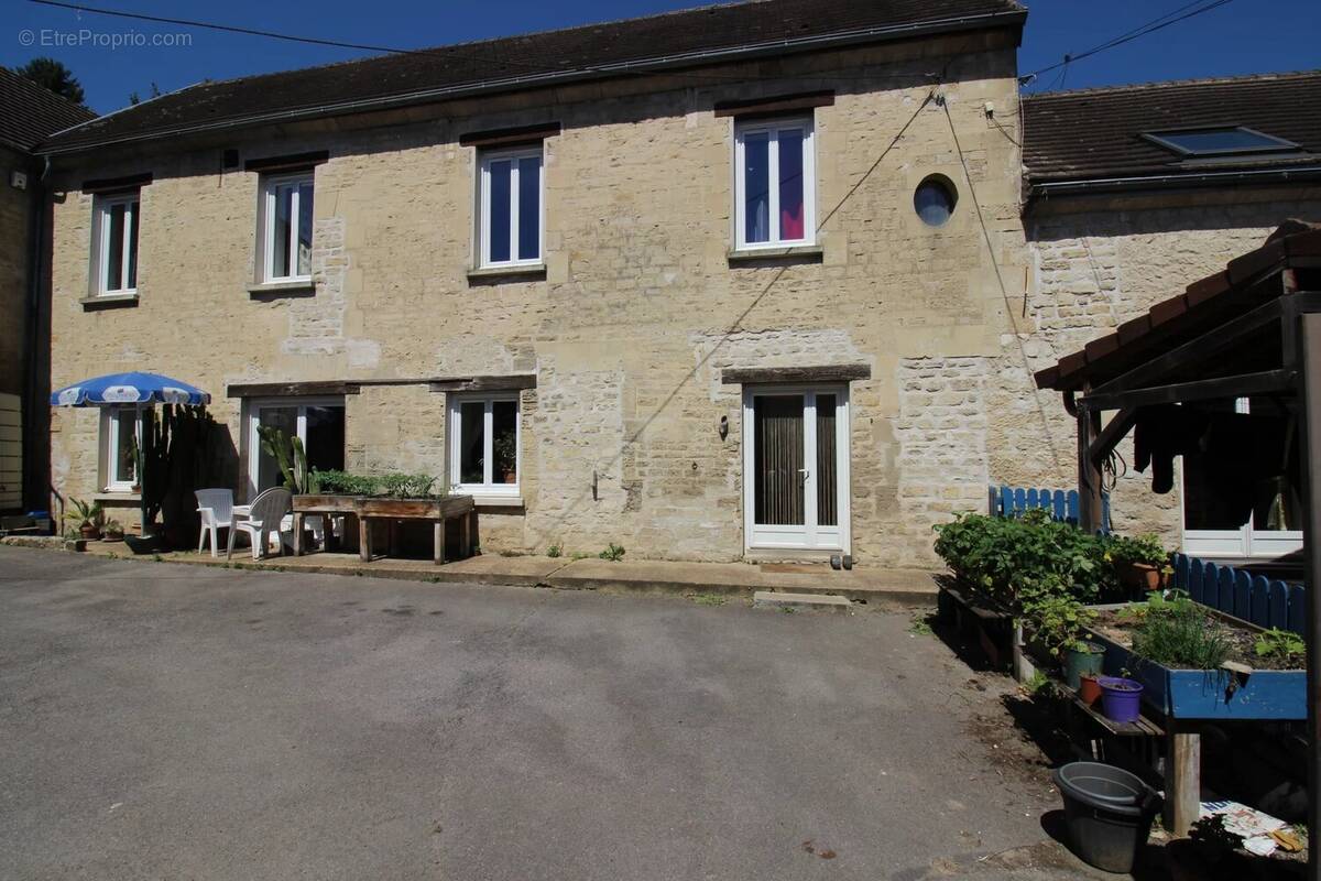 Maison à CIRES-LES-MELLO