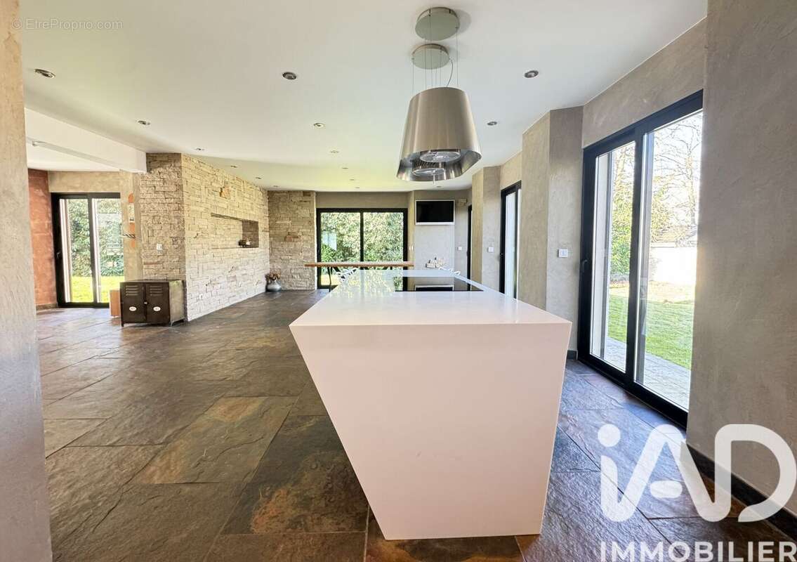 Maison 400 m² à Saint-Leger-En-Yvelines  - photo 9