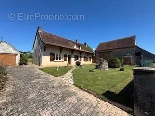 Maison à VENDENESSE-LES-CHAROLLES