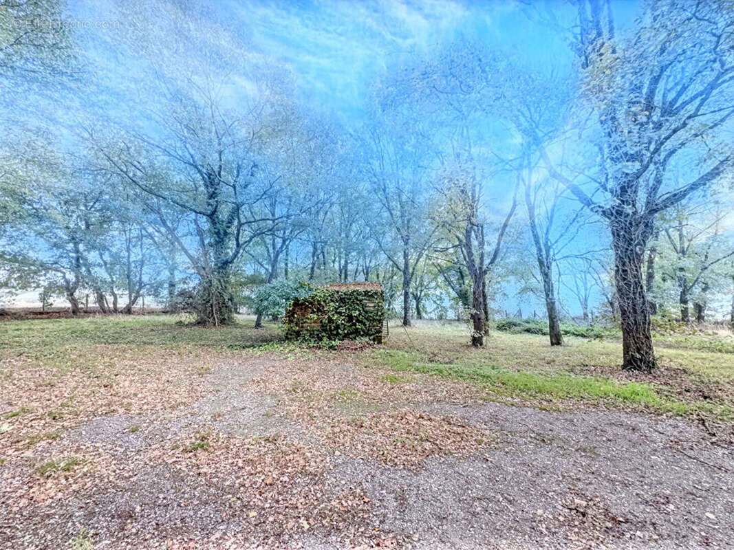 Terrain à POUCHARRAMET