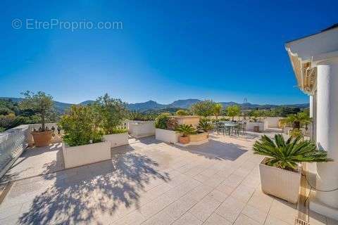 Appartement à MANDELIEU-LA-NAPOULE