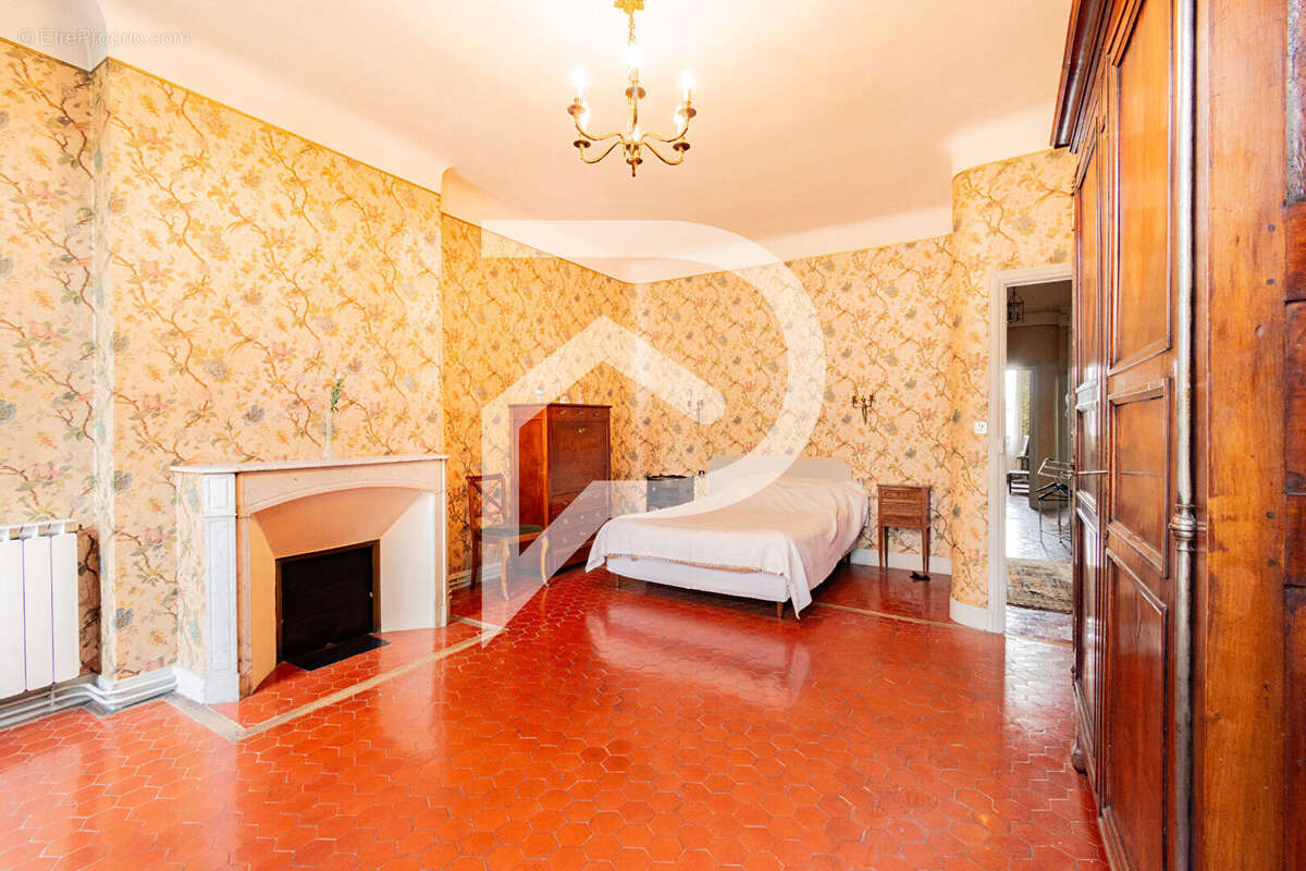 Appartement à MARSEILLE-5E