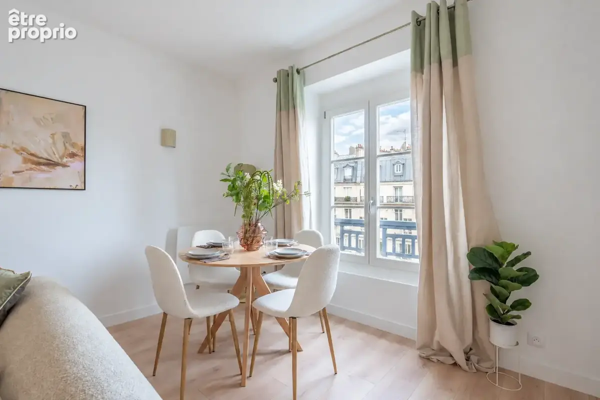 Appartement d’exception   Dernier étage avec ascenseur et vue sur Eglise de Saint-Ambroise- Photos réelles du - photo 3