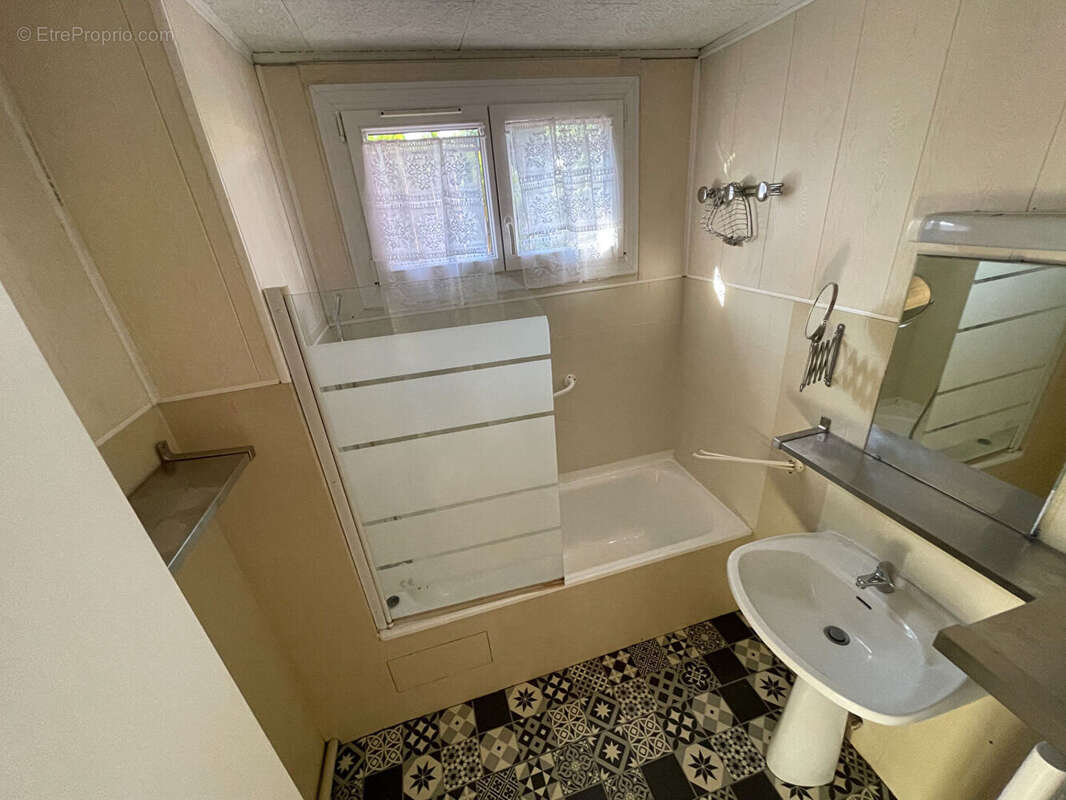 À vendre : Appartement  avec Jardin Cave et Parking 3 pièces à Aix-en-Provence - Les Milles - photo 8