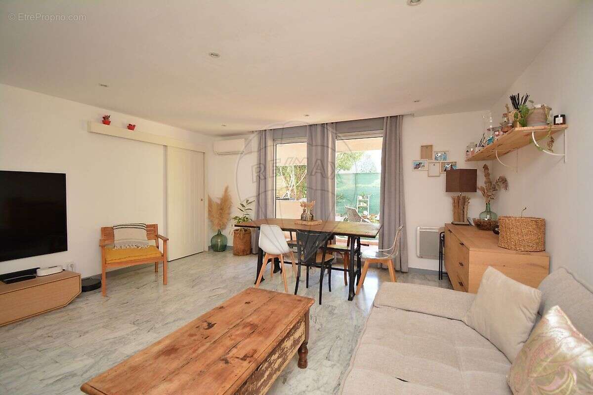 Appartement à SAINT-LAURENT-DU-VAR