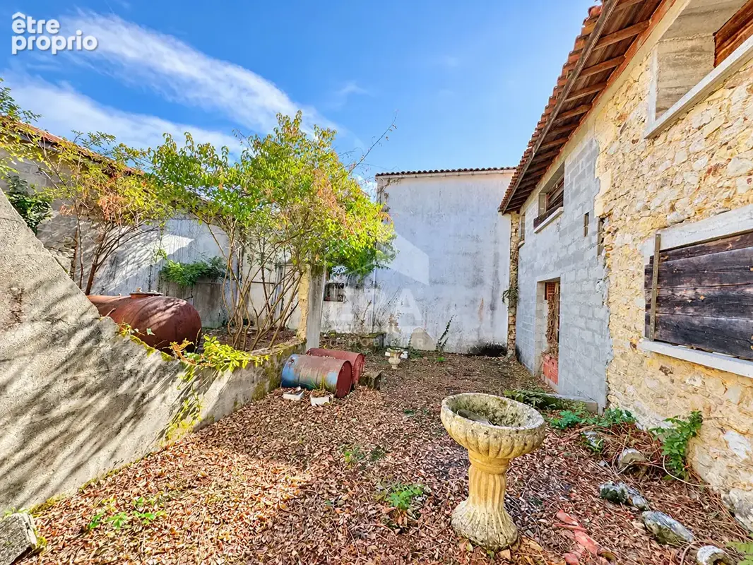 Maison à vendre - 6 pièces, 236 m² sur 2700 m² de terrain - photo 3