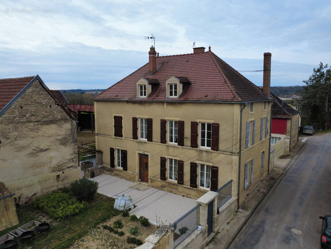 Maison à MONTBARD