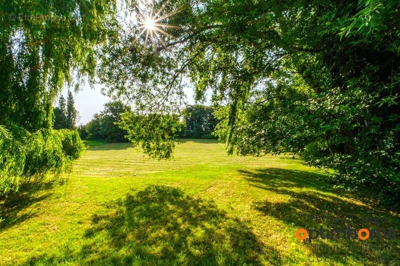 Maison bourgeoise avec piscine sur plus de 13 000 m², cadre calme et intimité préservée - photo 2