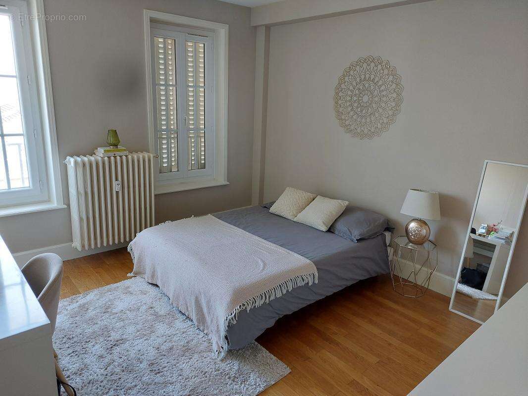 Appartement à PIERRE-BENITE