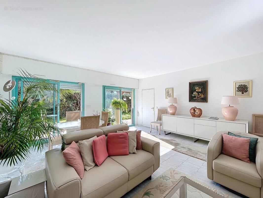 Appartement à MANDELIEU-LA-NAPOULE