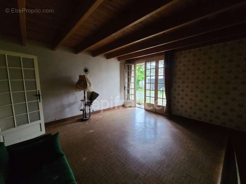 Maison à rénover avec dépendances NACHAMPS (17) - photo 5