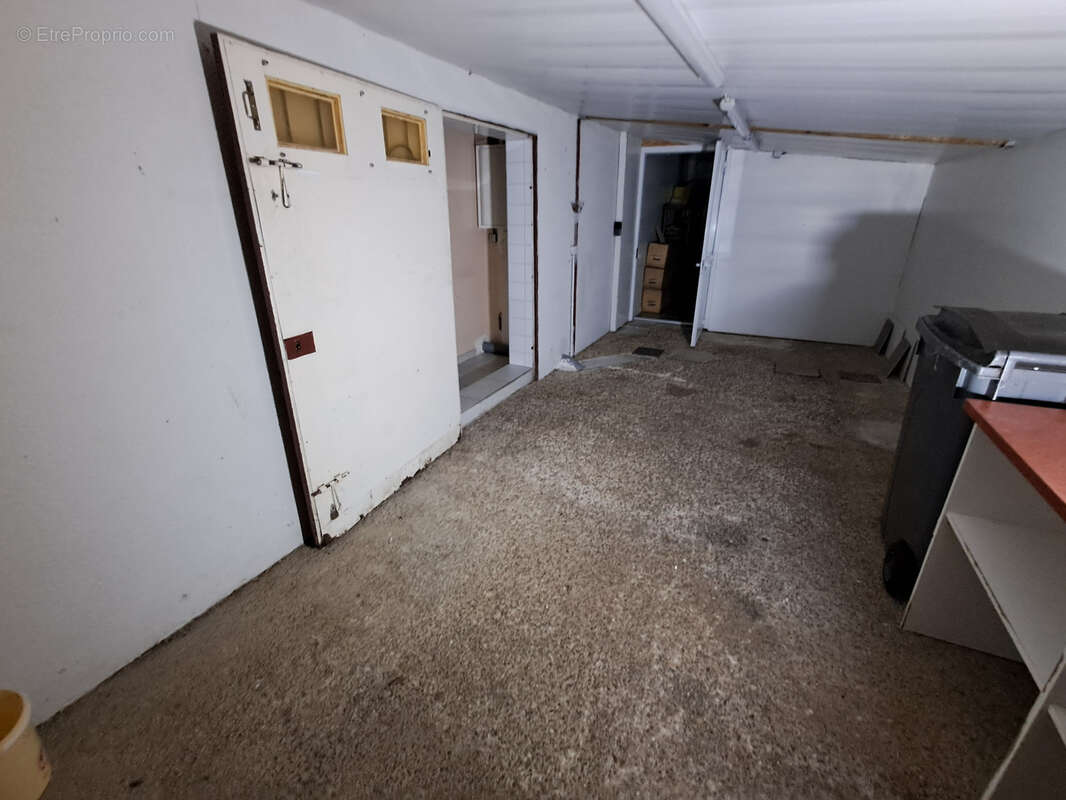 Commerce à SAINT-CYR