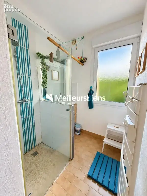 LAVAL – Pavillon de 141 m², 4 chambres, double garage et jardin sans vis-à-vis - photo 13