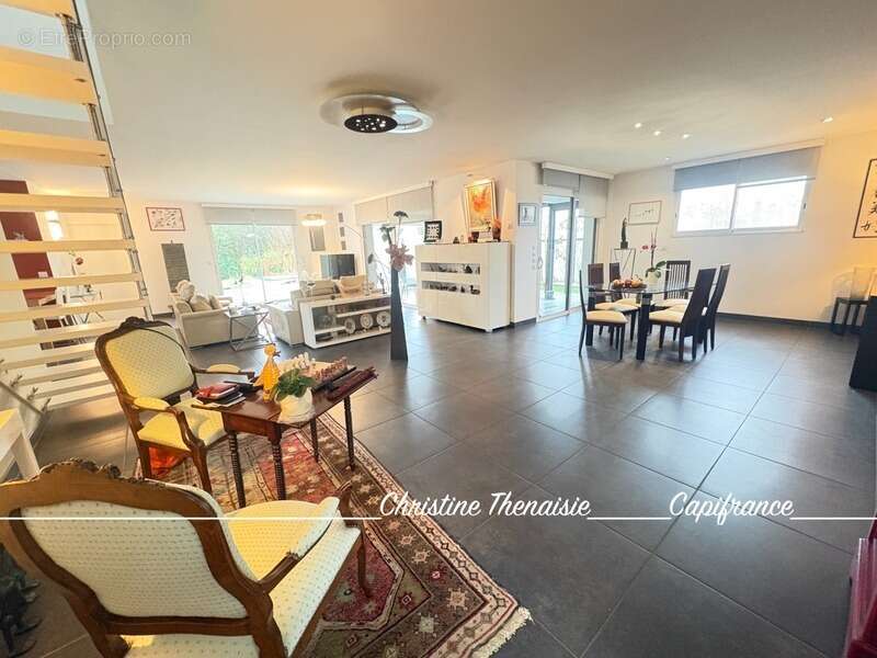Maison contemporaine Beaux volumes - 5 chambres - Pergola - Garage SAINT GILLES CROIX DE VIE (85) - photo 9