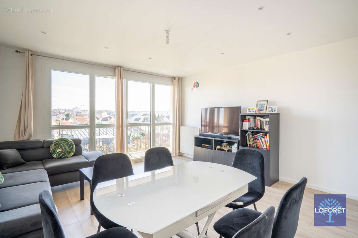 Appartement à LES PAVILLONS-SOUS-BOIS