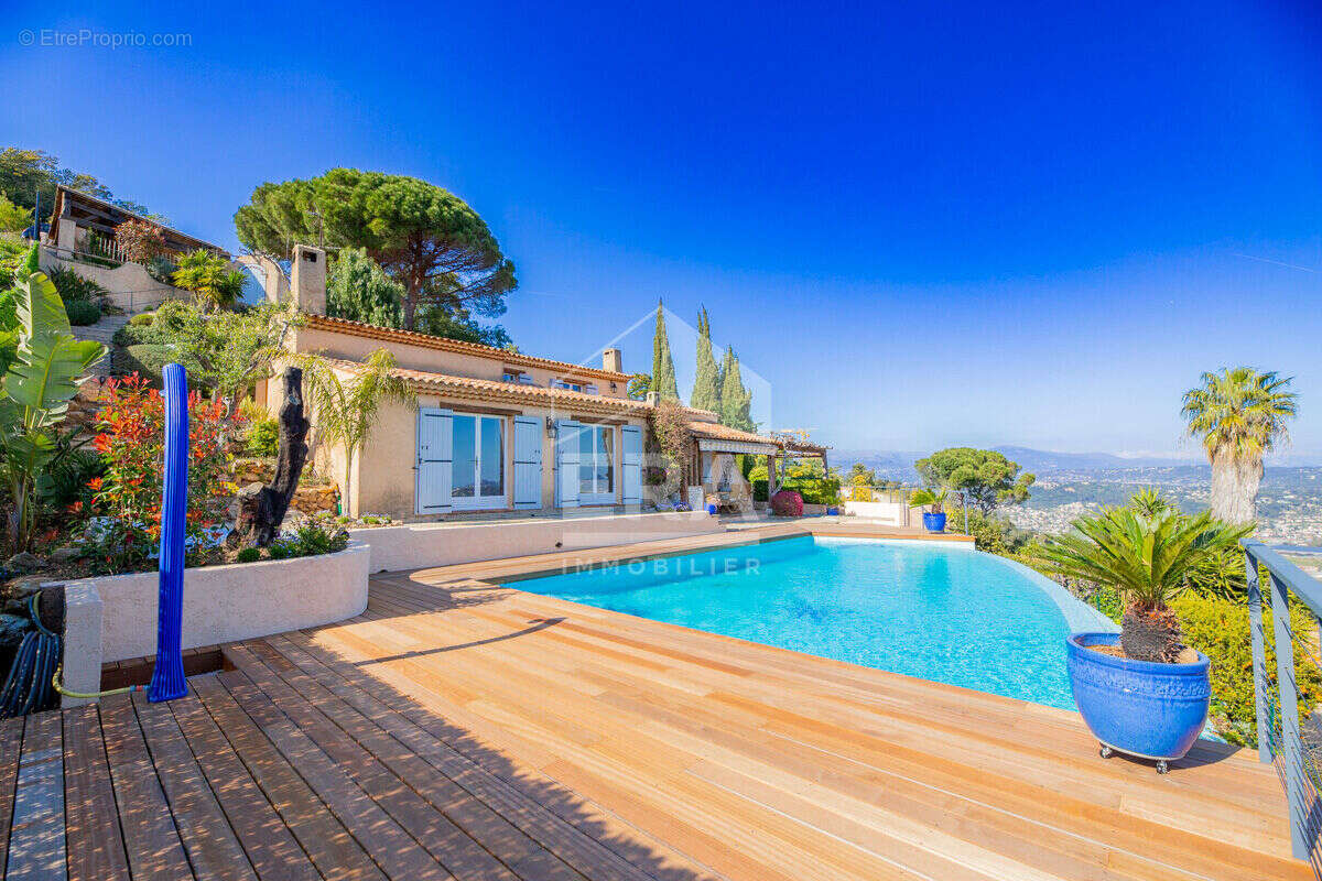 Maison à MANDELIEU-LA-NAPOULE