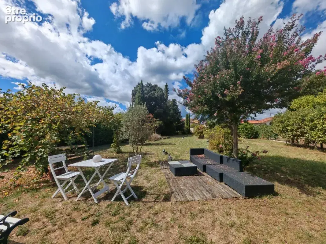 EAUZE CENTRE-VILLE – Maison avec deux logements, piscine, garages et terrain - photo 13