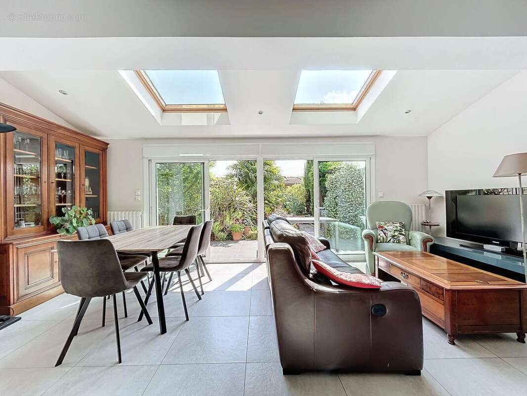 Maison à SAINT-MAUR-DES-FOSSES