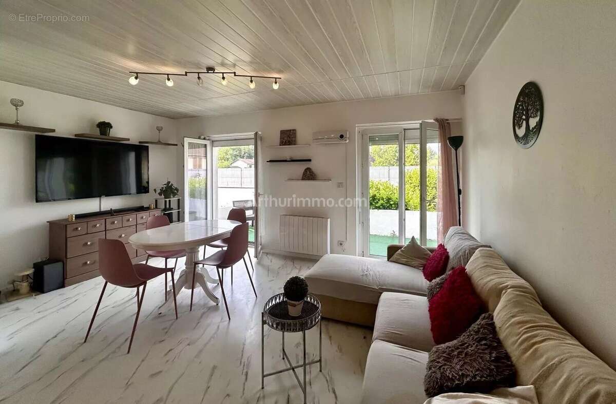 Maison à SAINT-VICTOR-DE-MORESTEL