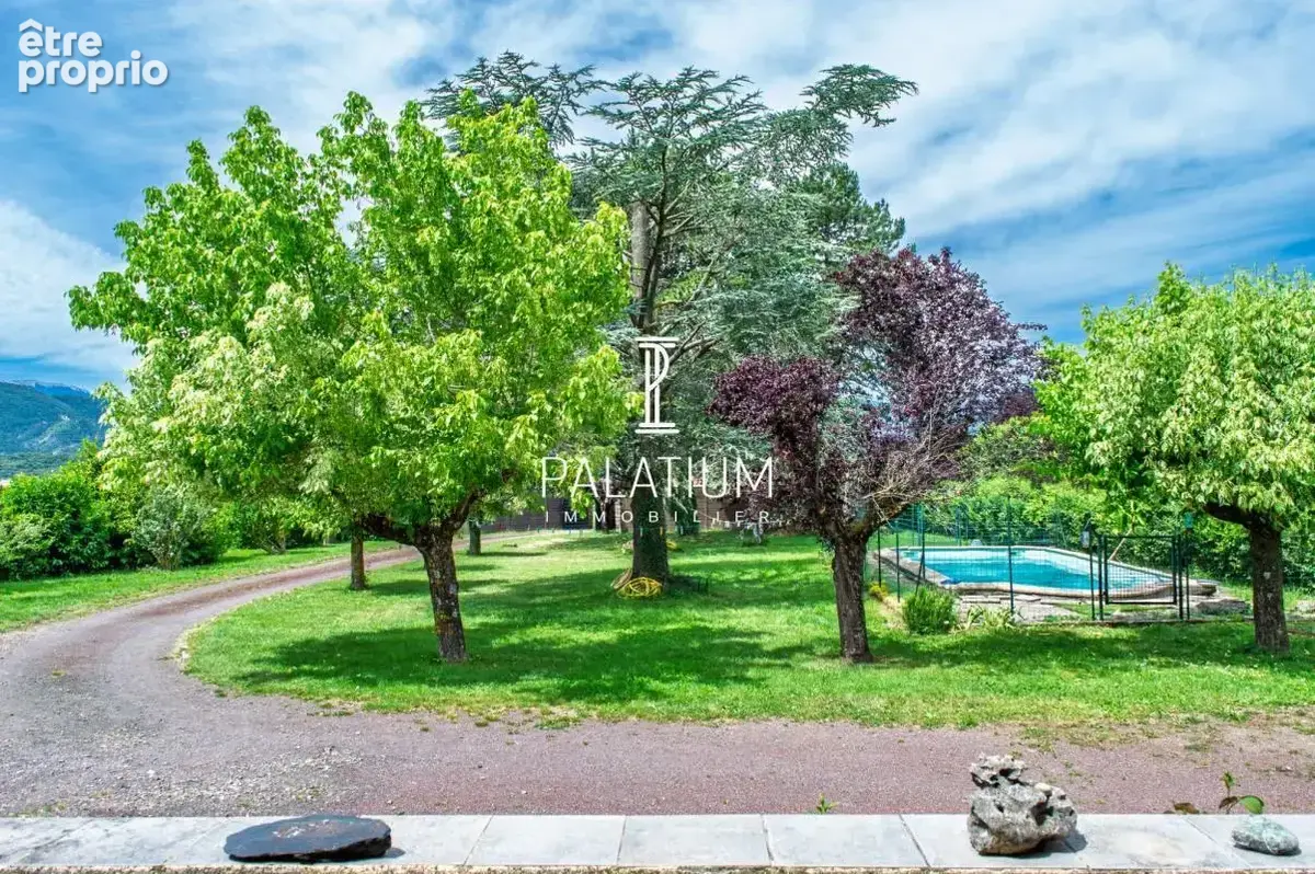 SISTERON - Maison de 116 m² sur un terrain de 2 770 m² avec - photo 4