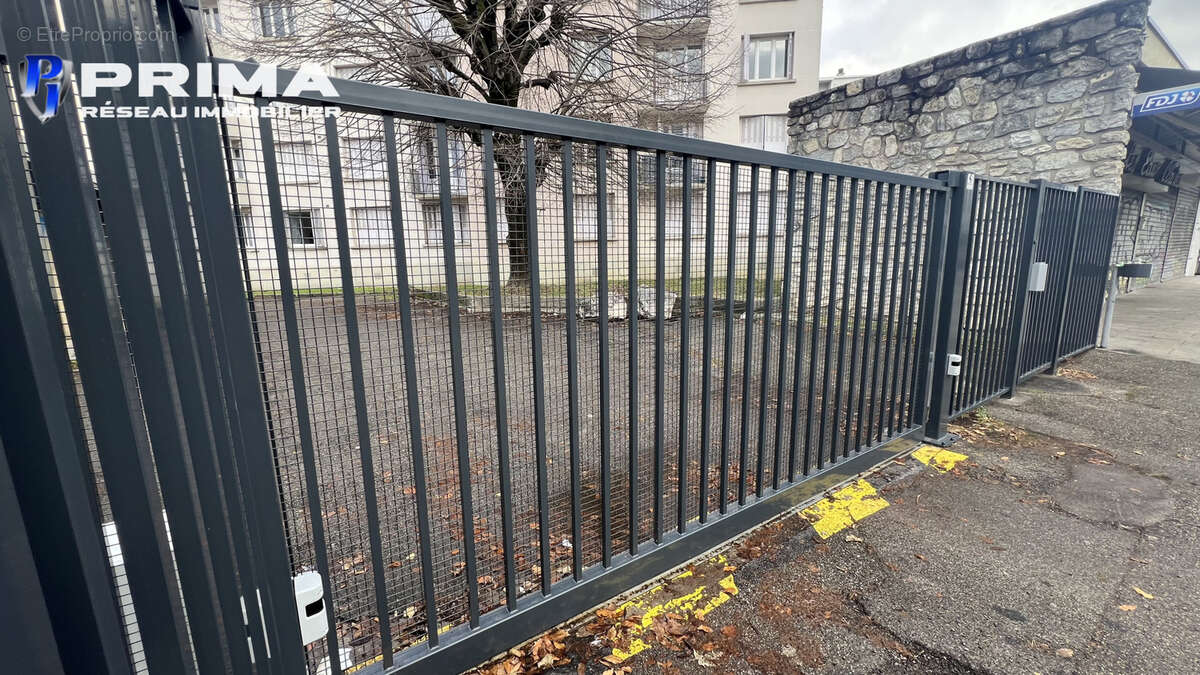 Garage de 15m2 dans une résidence sécurisée. - photo 2