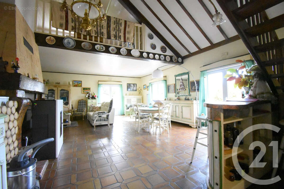 Maison à CREUZIER-LE-VIEUX