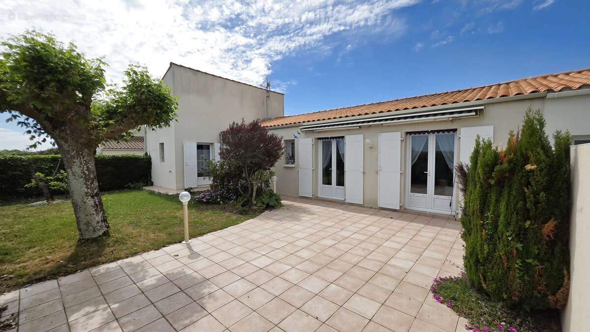 Maison à LA BREE-LES-BAINS