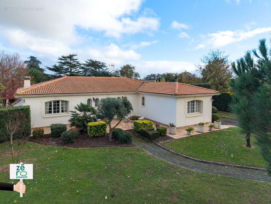 Maison à LES MAGNILS-REIGNIERS